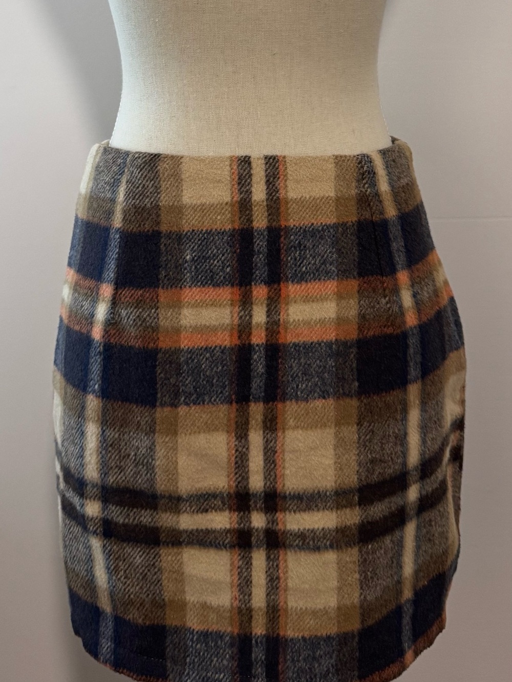 iO Plaid Wool Blend Lined Mini Skirt - Navy, Tan & Cream Size Small